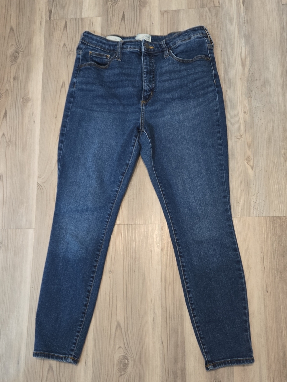 Universal Thread Women's Dark Blue Skinny Jeans